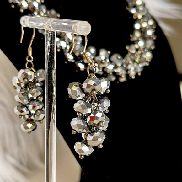 Crystal Cluster Jewelry Set 16" + 2.5" extender | Silver Metallic Faceted Beads - Picture 10 of 12